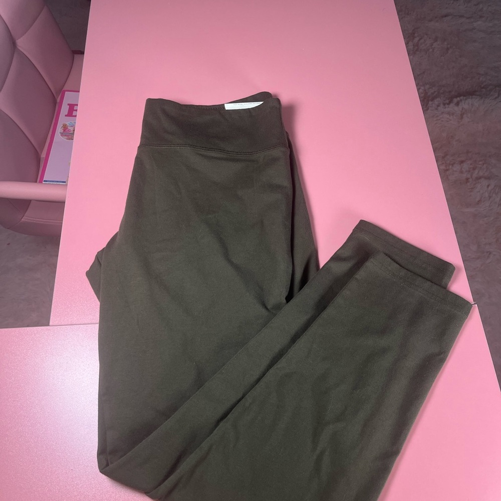 Offline by aerie NWTS leggings in army green‎